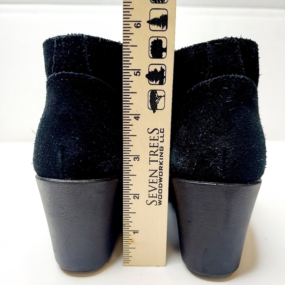 CROCS Leigh Ankle Boots Black Suede Wedge Heel Lace Booties Womens Shoe Size 6.5 - Picture 4 of 15
